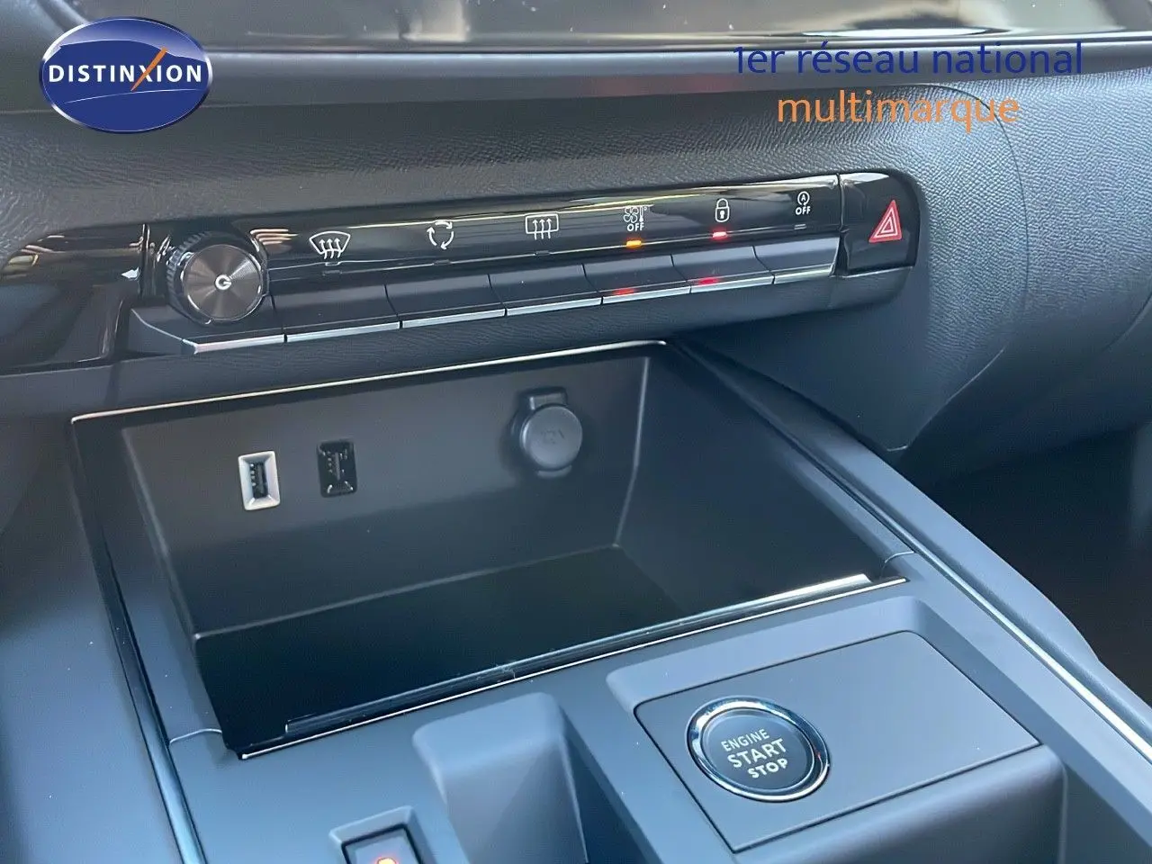 Détail de la console centrale noire avec bouton start/stop et commandes climatisation du Citroën C5 Aircross 2025.