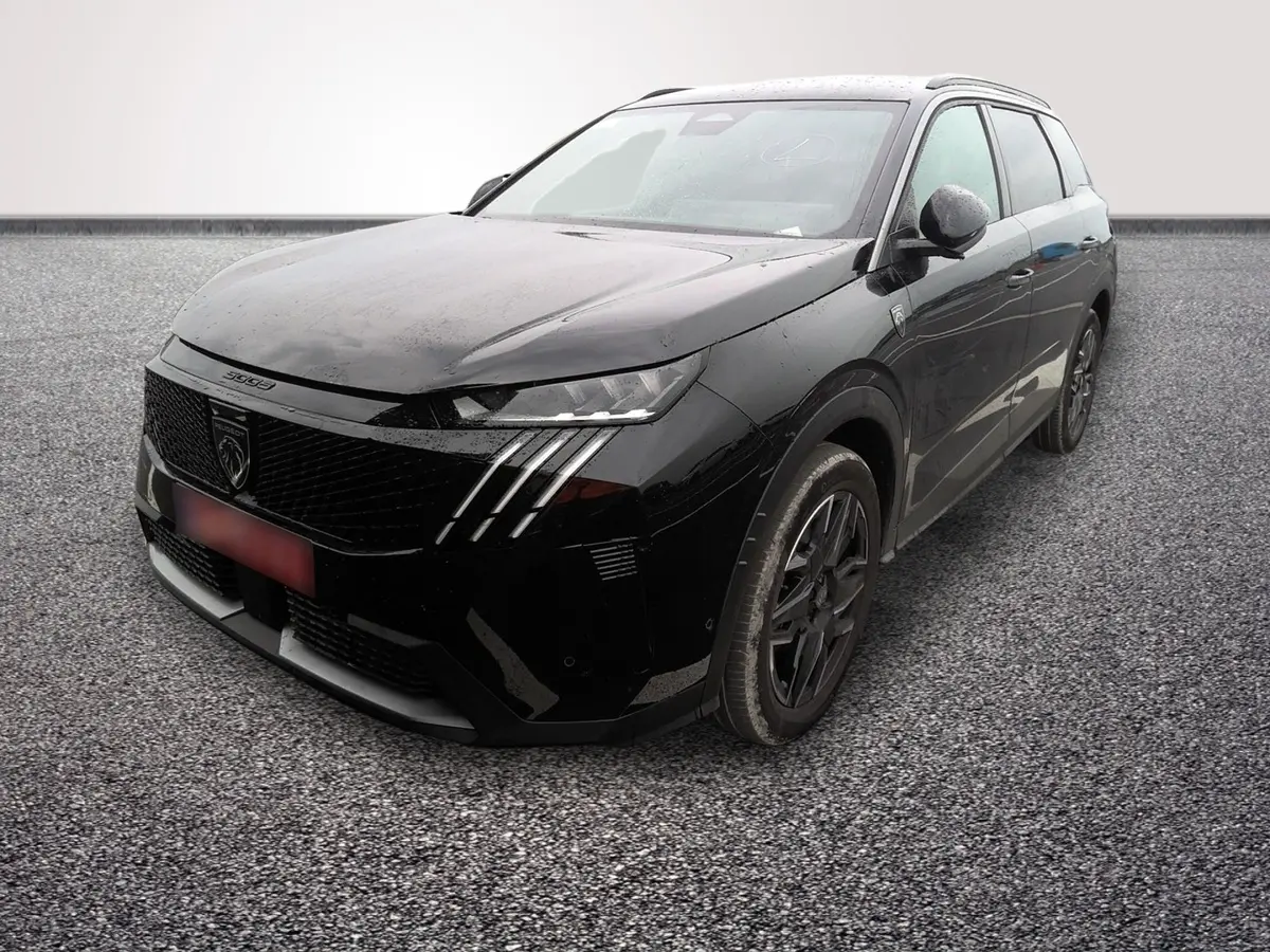 Peugeot 5008 noir vue 3/4 avant droit avec calandre distinctive et phares LED griffés.
