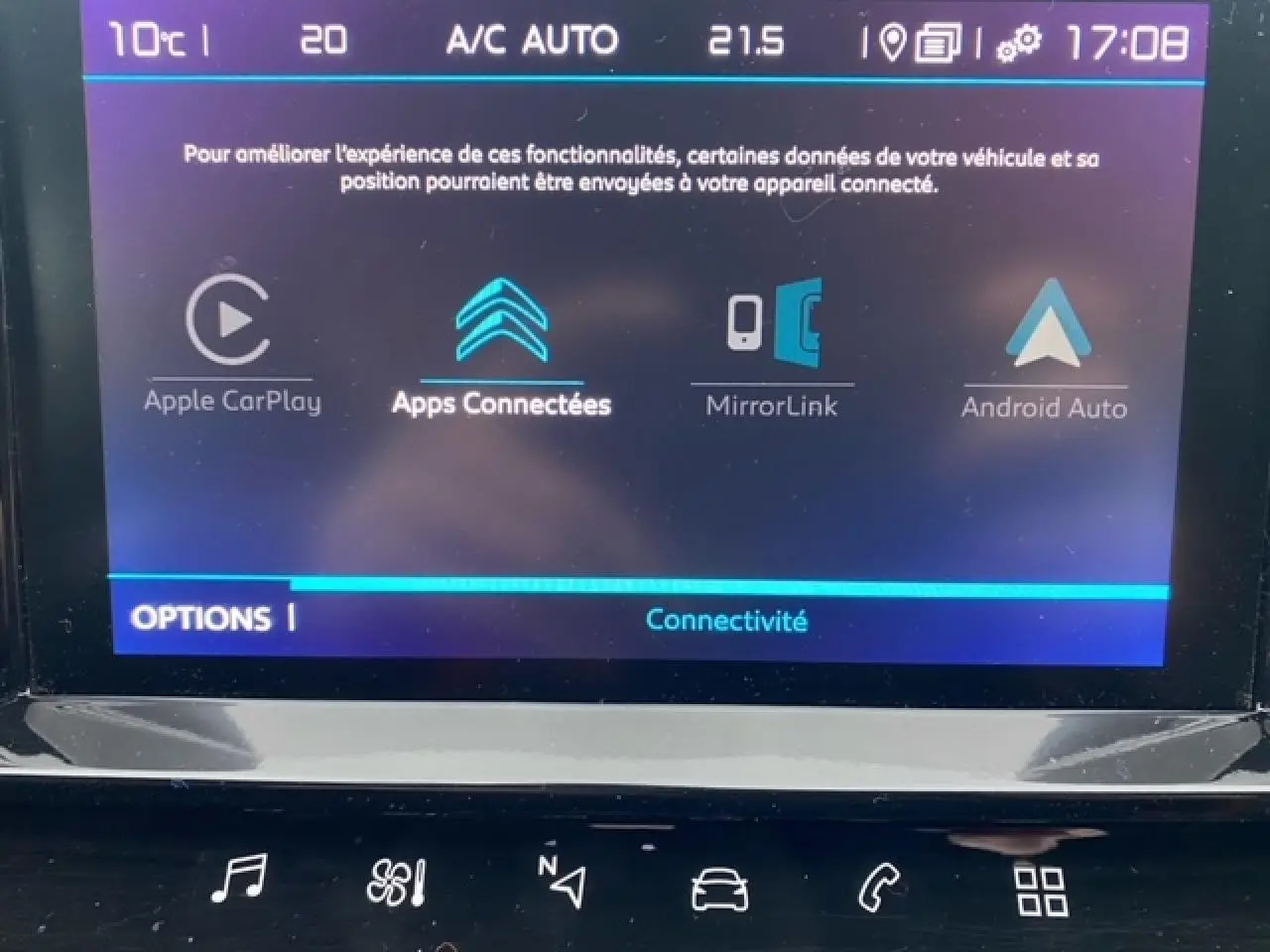 Écran tactile du système multimédia CITROEN C5 Aircross 2019 affichant les options Apple CarPlay, MirrorLink et Android Auto.