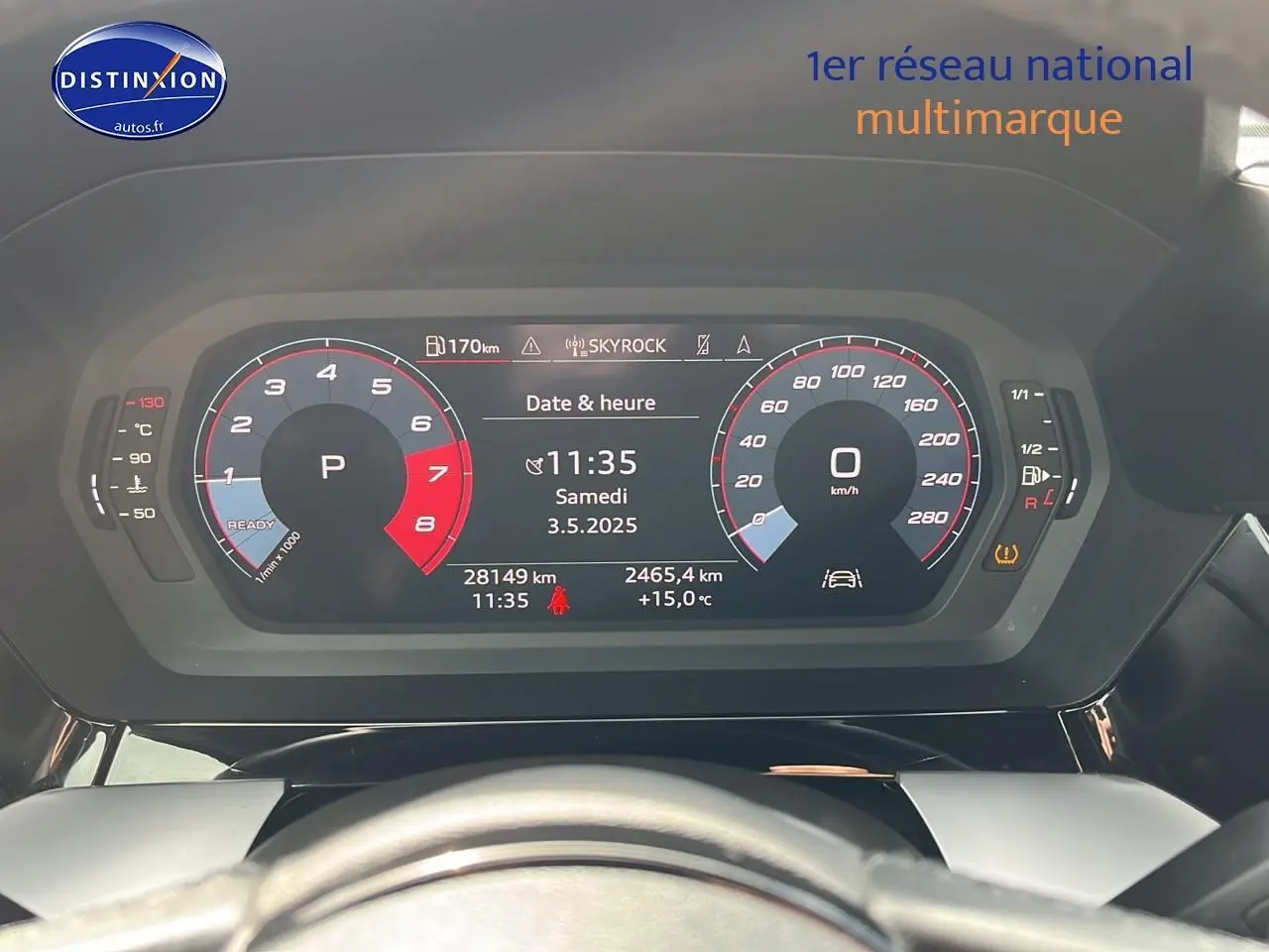 Tableau de bord numérique de l'Audi A3 Sportback 30 TFSI 110 gris Manhattan, affichant la vitesse et le compte-tours.