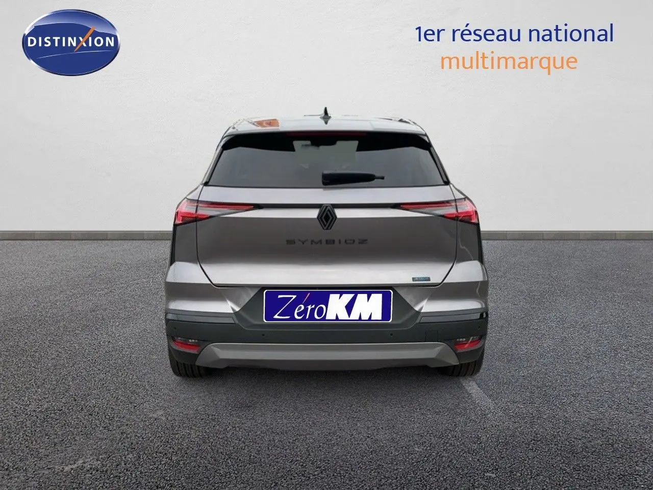 Vue arrière d'une Renault Symbioz gris cassiopée métal, avec feux LED effilés et hayon fermé sur fond neutre.