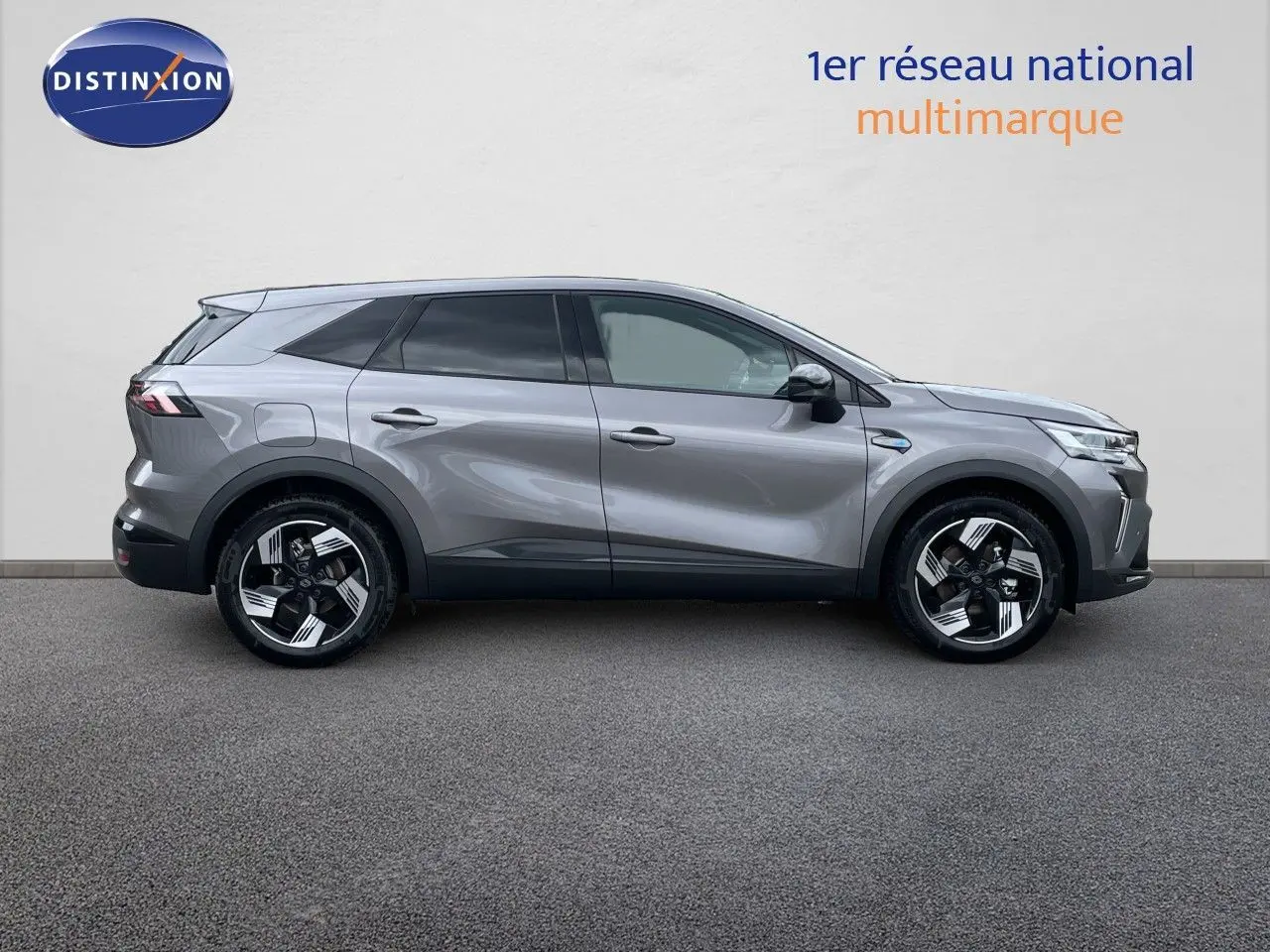 Profil droit du Renault Symbioz gris cassiopée métal 2026, avec jantes stylisées et vitres teintées.