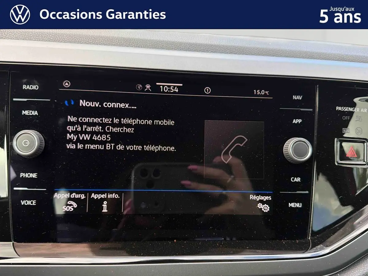 Écran tactile central du Volkswagen Polo 2025 affichant les options de connexion Bluetooth et commandes multimédia.