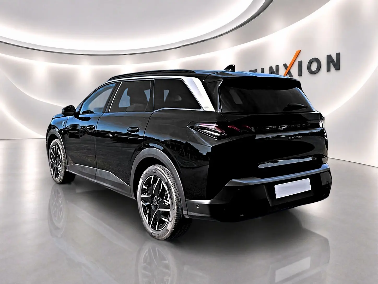 Peugeot 5008 Hybrid 145 GT noir, vue 3/4 arrière droit, jantes alu noires et toit contrasté.