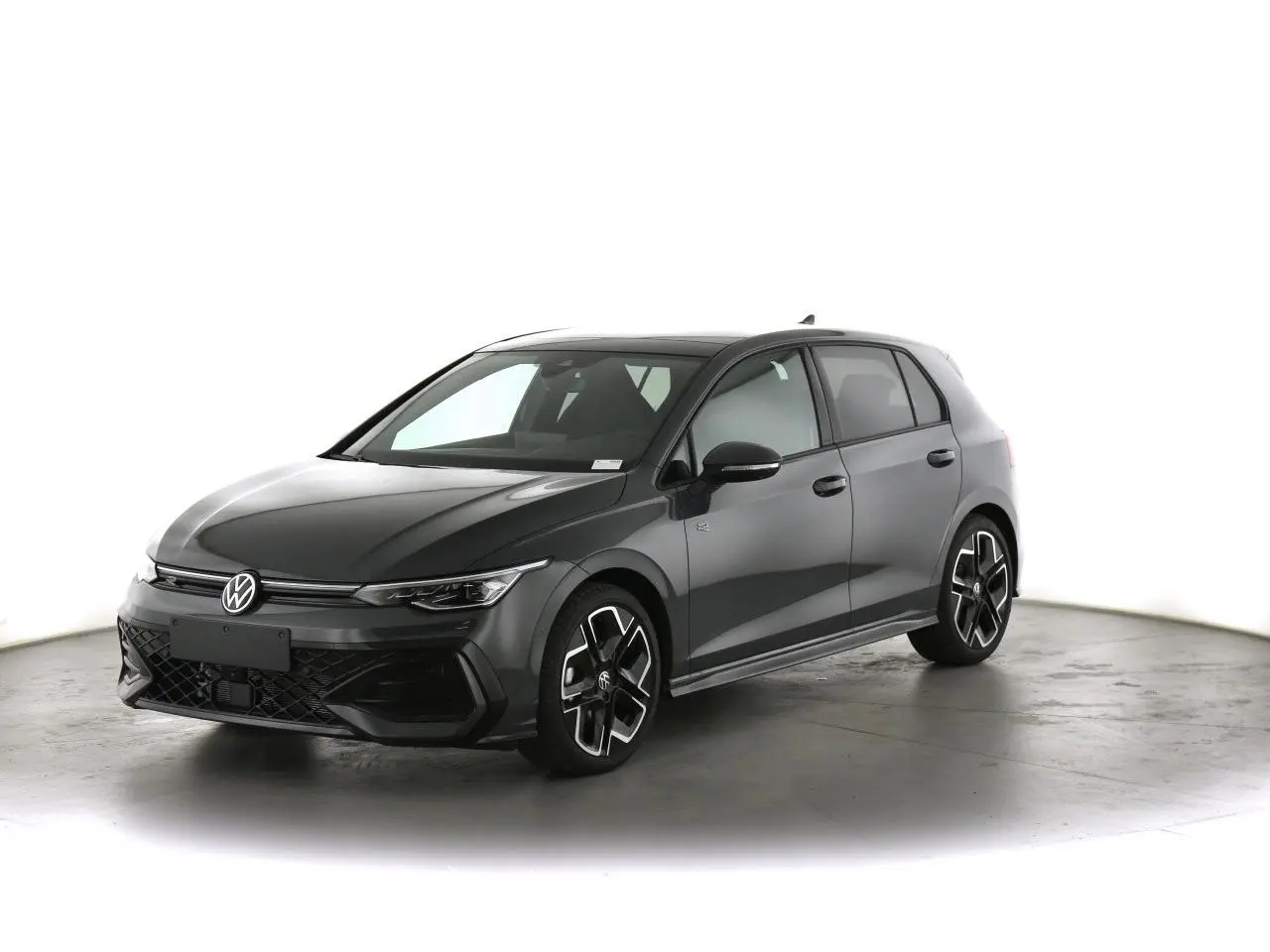 Volkswagen Golf VIII R-Line gris dauphin vue 3/4 avant droit avec jantes alliage 18 pouces York.