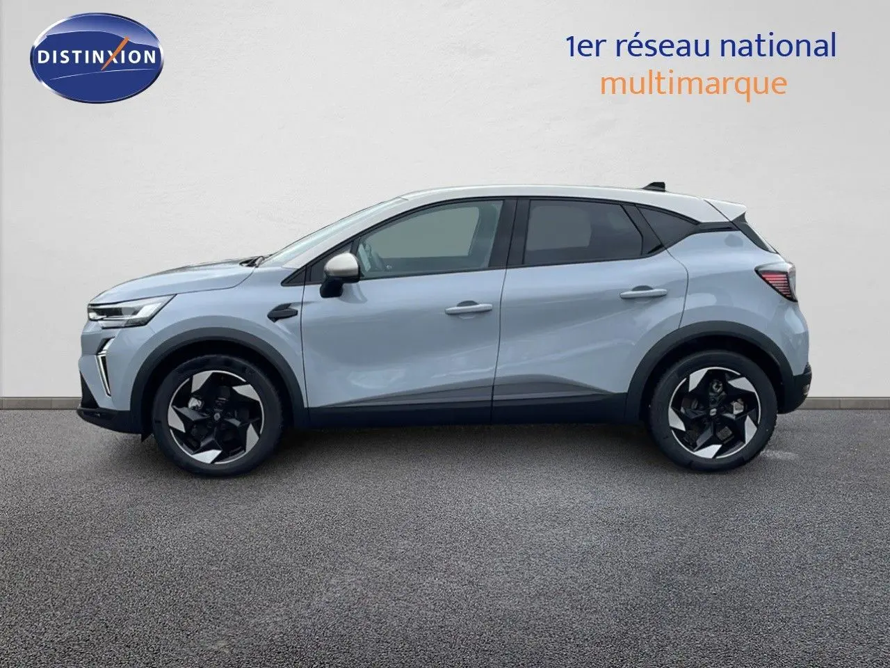 Vue latérale droite du Renault Captur 2025 gris rafale métal avec toit beige et jantes noires distinctives.