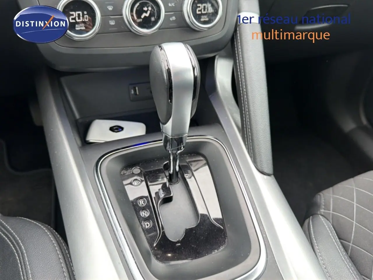 Gros plan sur la console centrale et levier de vitesse automatique du Renault Kadjar 1.5 Blue dCi Intens 2021.