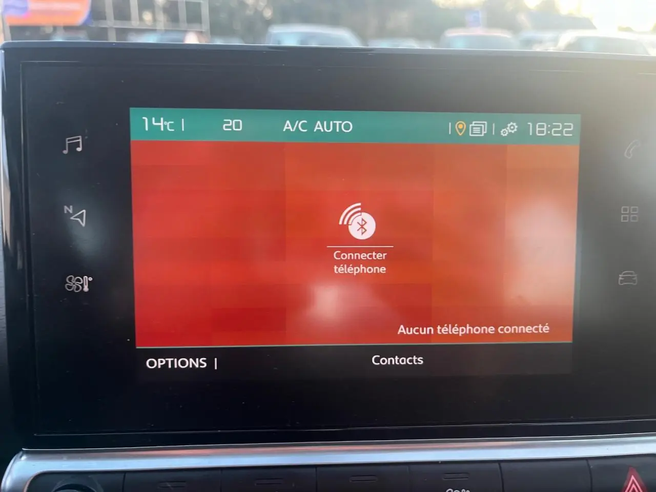 Écran tactile central de la Citroën C4 Cactus 2020 affichant la connexion Bluetooth pour téléphone.
