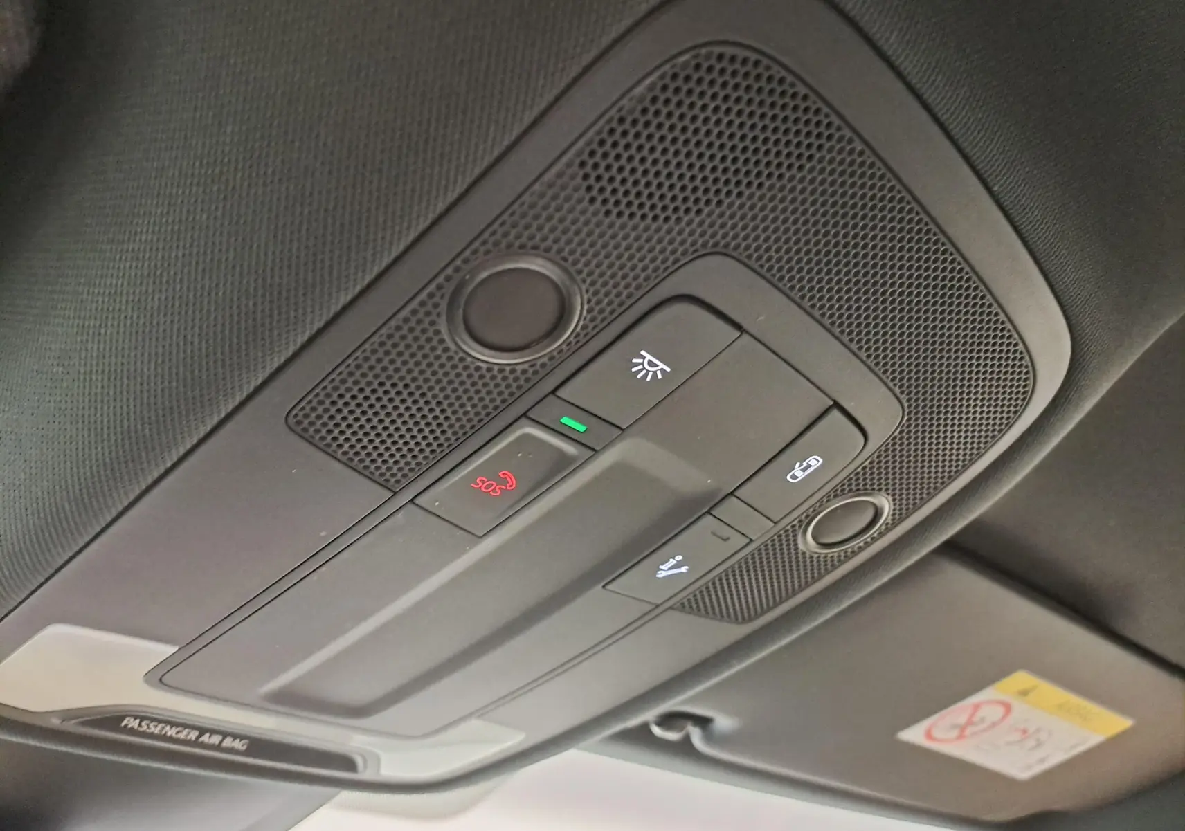 Plafonnier intérieur avec commandes SOS et éclairage, Audi A3 Sportback 35 TFSI S Line noir mythic 2023.