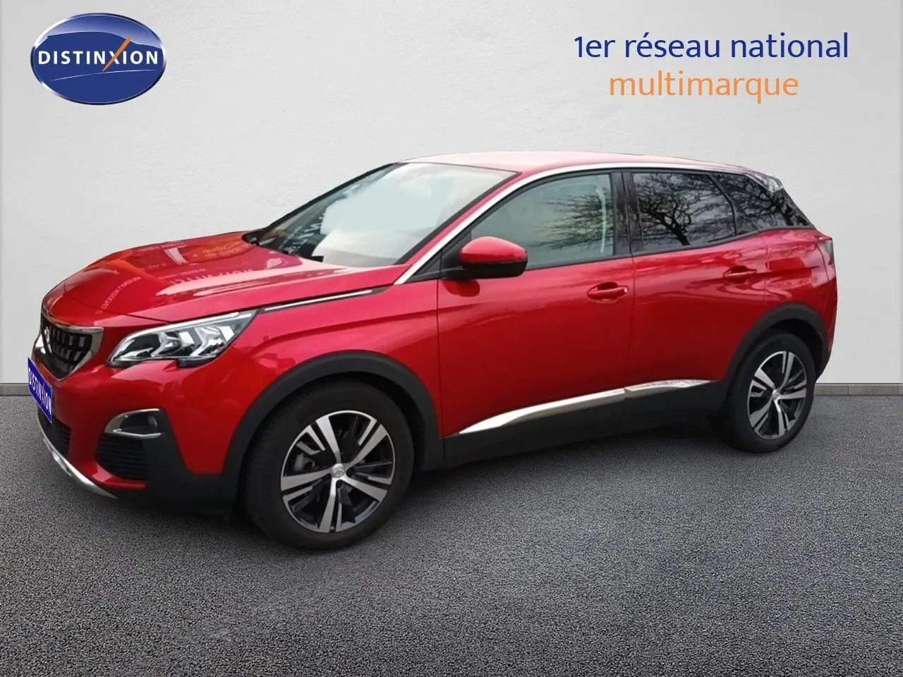 Peugeot 3008 rouge foncé métal en vue de profil côté gauche, soulignant ses jantes alliage bicolores et sa silhouette SUV.