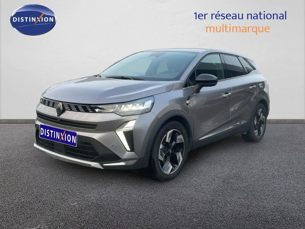 Renault Symbioz gris cassiopée métal en 3/4 avant droit, SUV hybride avec feux LED et jantes noires distinctives.