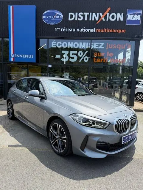 BMW Série 1 118d Edition Sport gris foncé vue 3/4 avant avec calandre double haricot et jantes alliage.
