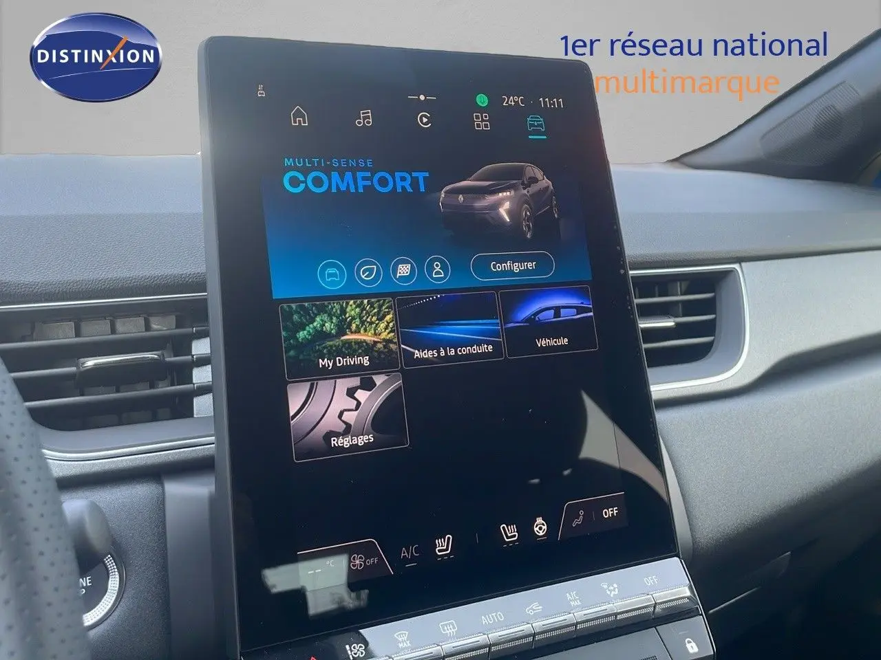 Écran tactile central du tableau de bord du Renault Captur 2025, affichant le mode confort en intérieur gris.