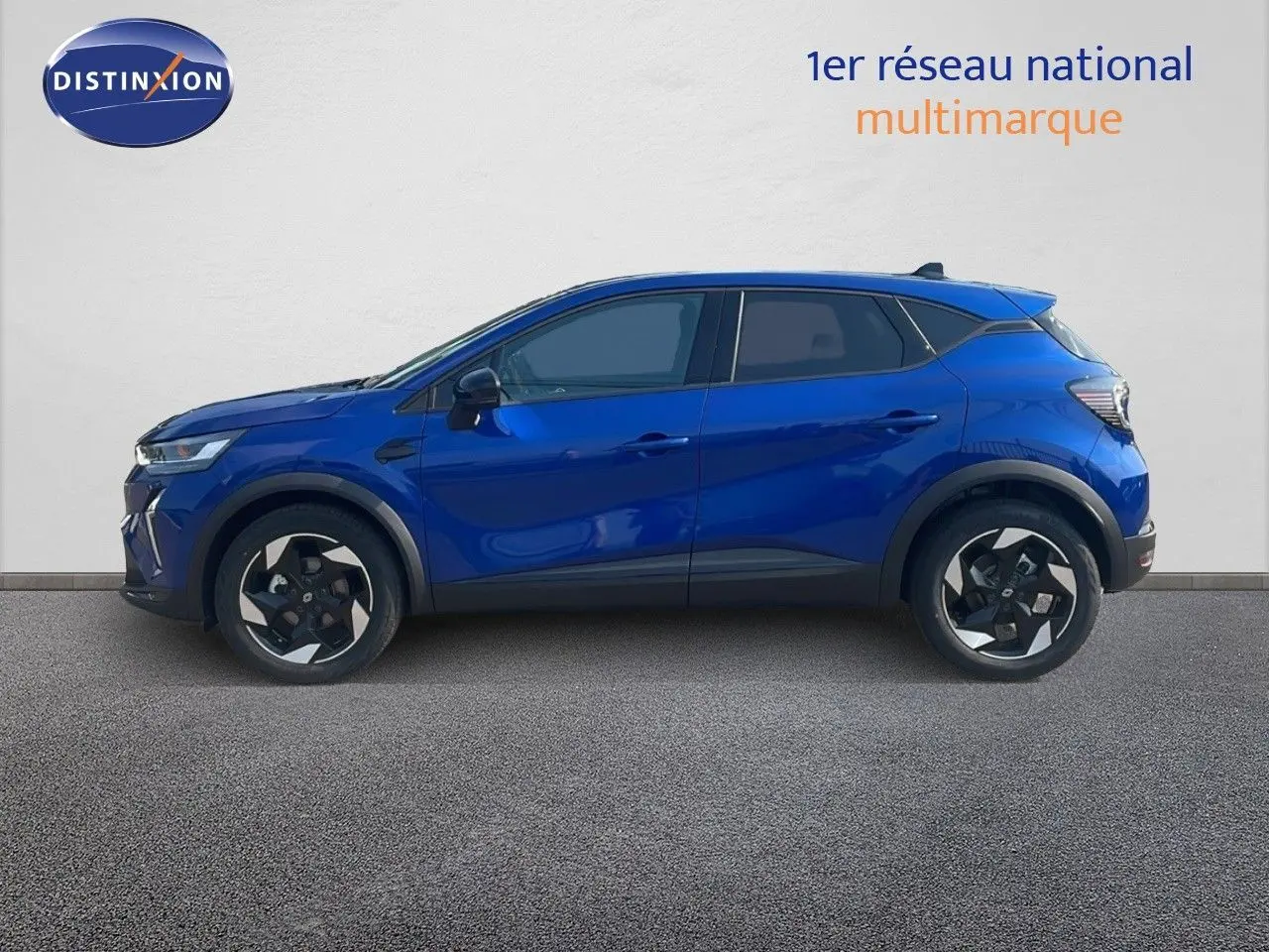 Profil côté gauche d'un Renault Captur bleu Iron Metal 2025 avec jantes bi-ton et toit noir.