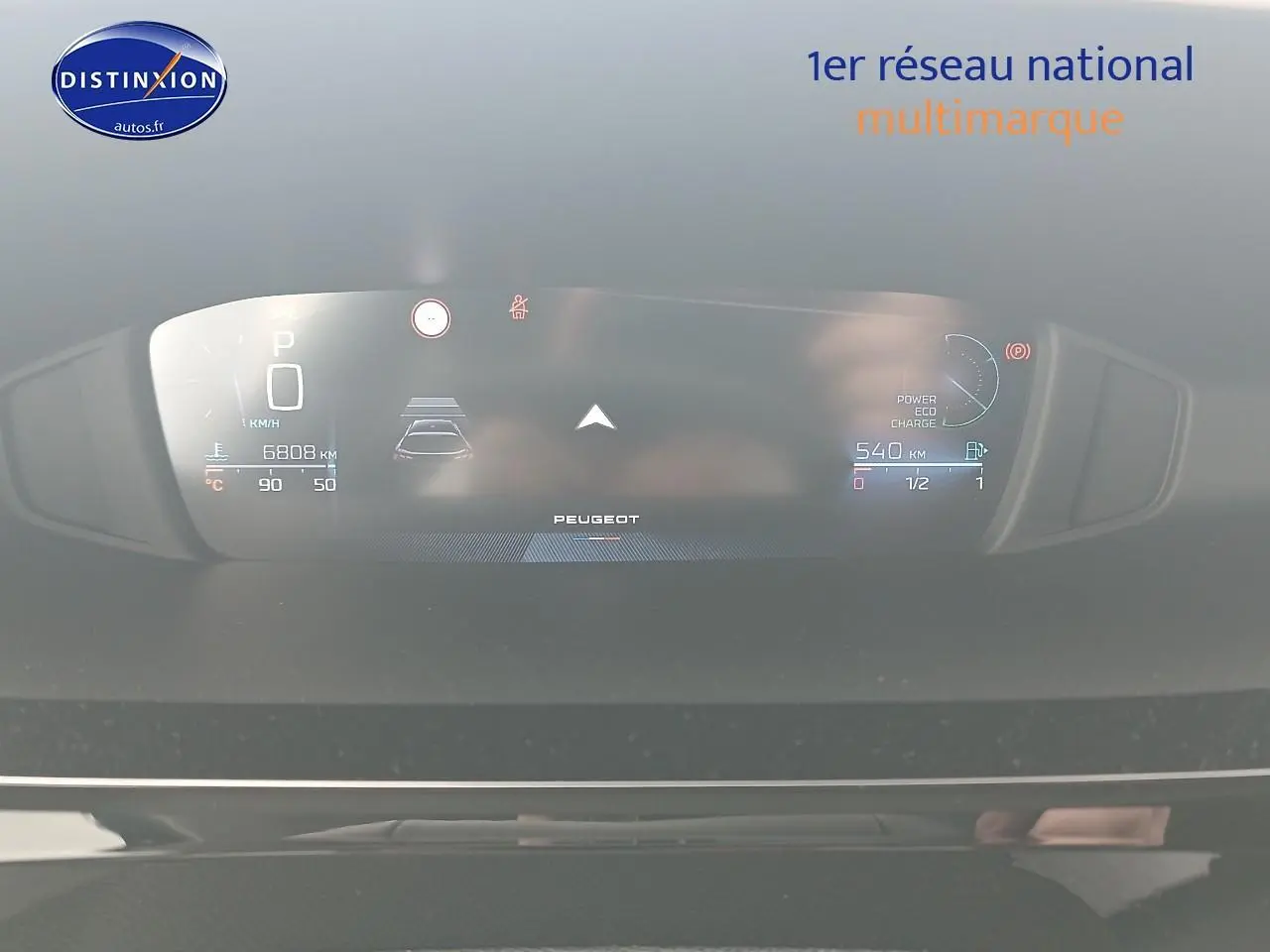 Tableau de bord numérique Peugeot 308 SW 1.2 hybrid 145 allure e-dcs6 avec affichage multifonction lumineux.