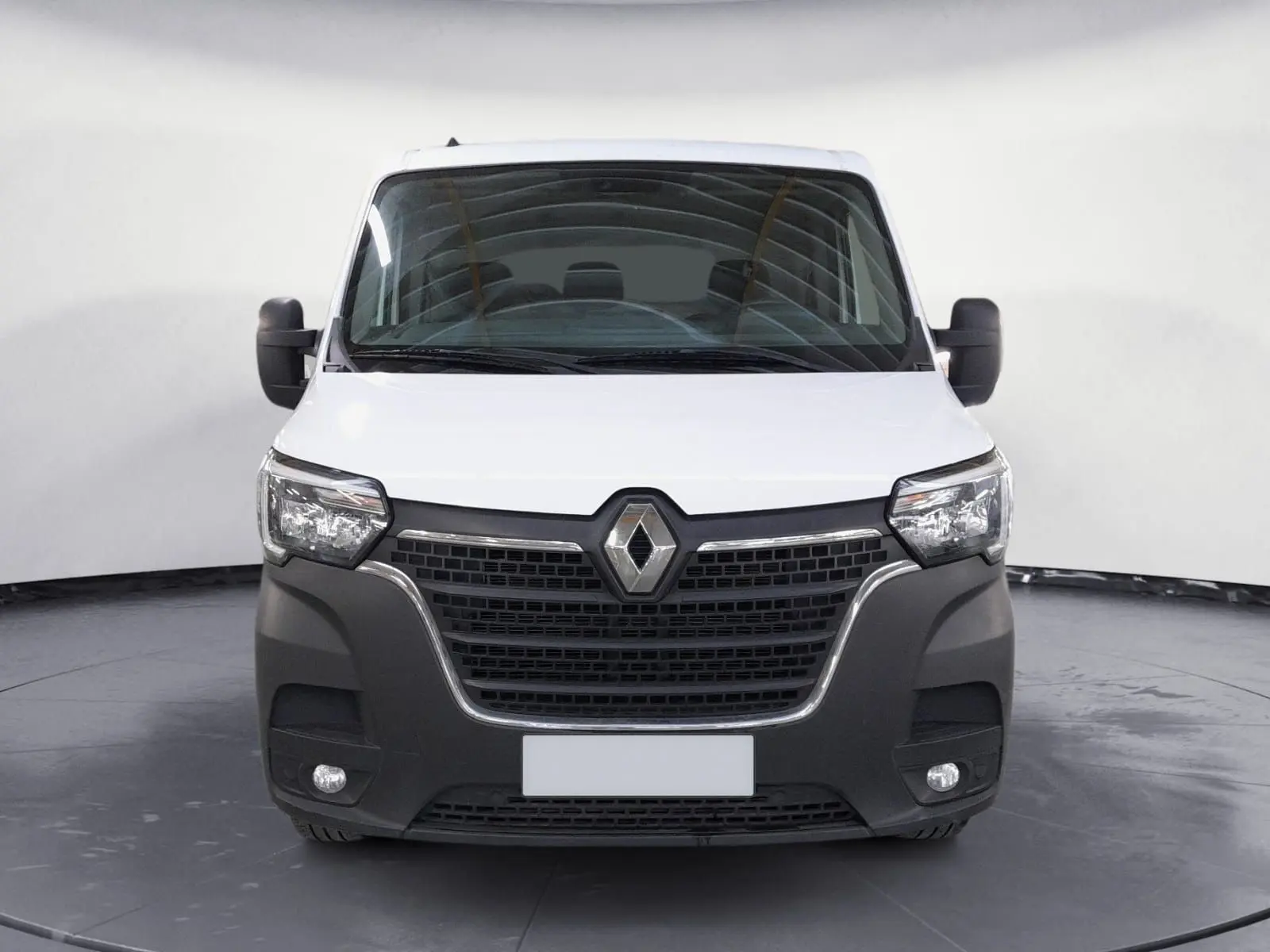 Vue frontale du Renault Master blanc 2023 avec calandre noire et logo Renault central bien visible.