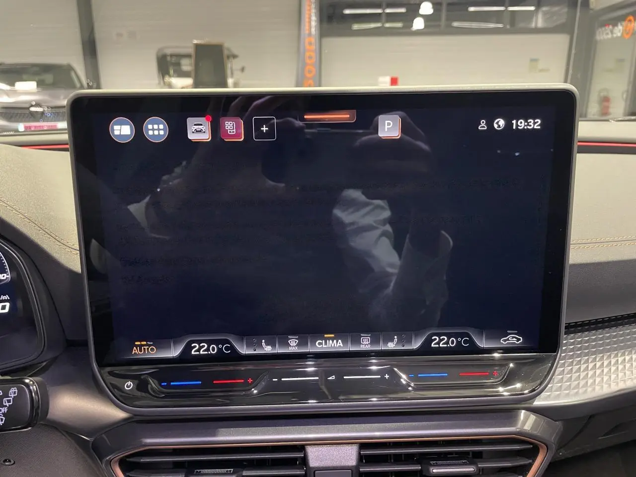 Écran tactile HD 12,9 pouces du système multimédia du CUPRA Formentor 2026, vue intérieure centrée.