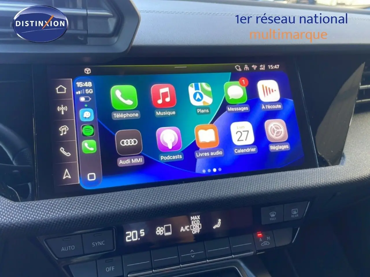 Écran tactile central de l'Audi A3 Sportback 2025 avec interface Apple CarPlay, affichage net et tableau de bord noir.