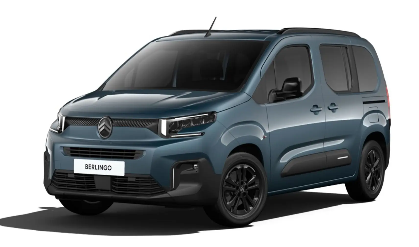 Citroën Berlingo 2026 bleu Kiama en vue 3/4 avant droit, avec jantes noires et protections latérales noires.
