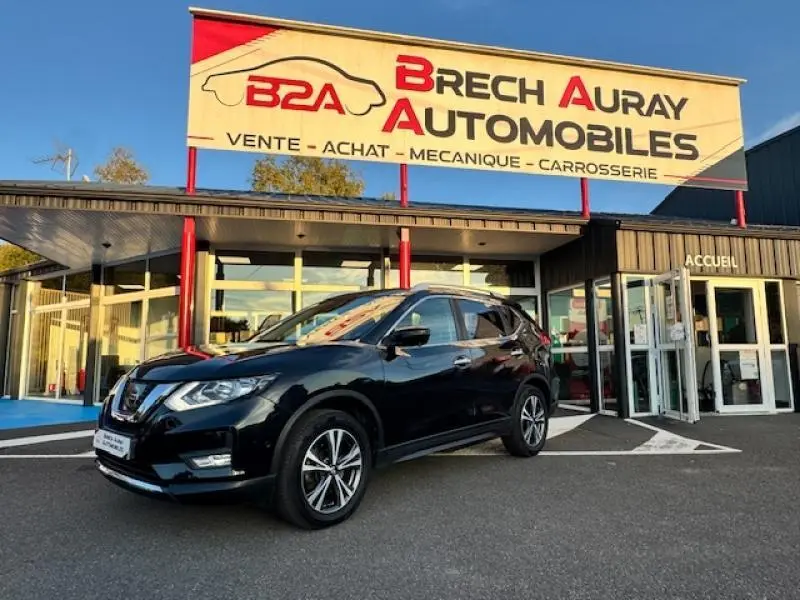 Nissan X-TRAIL noir intense vue 3/4 avant droit devant concession Brech Auray Automobiles
