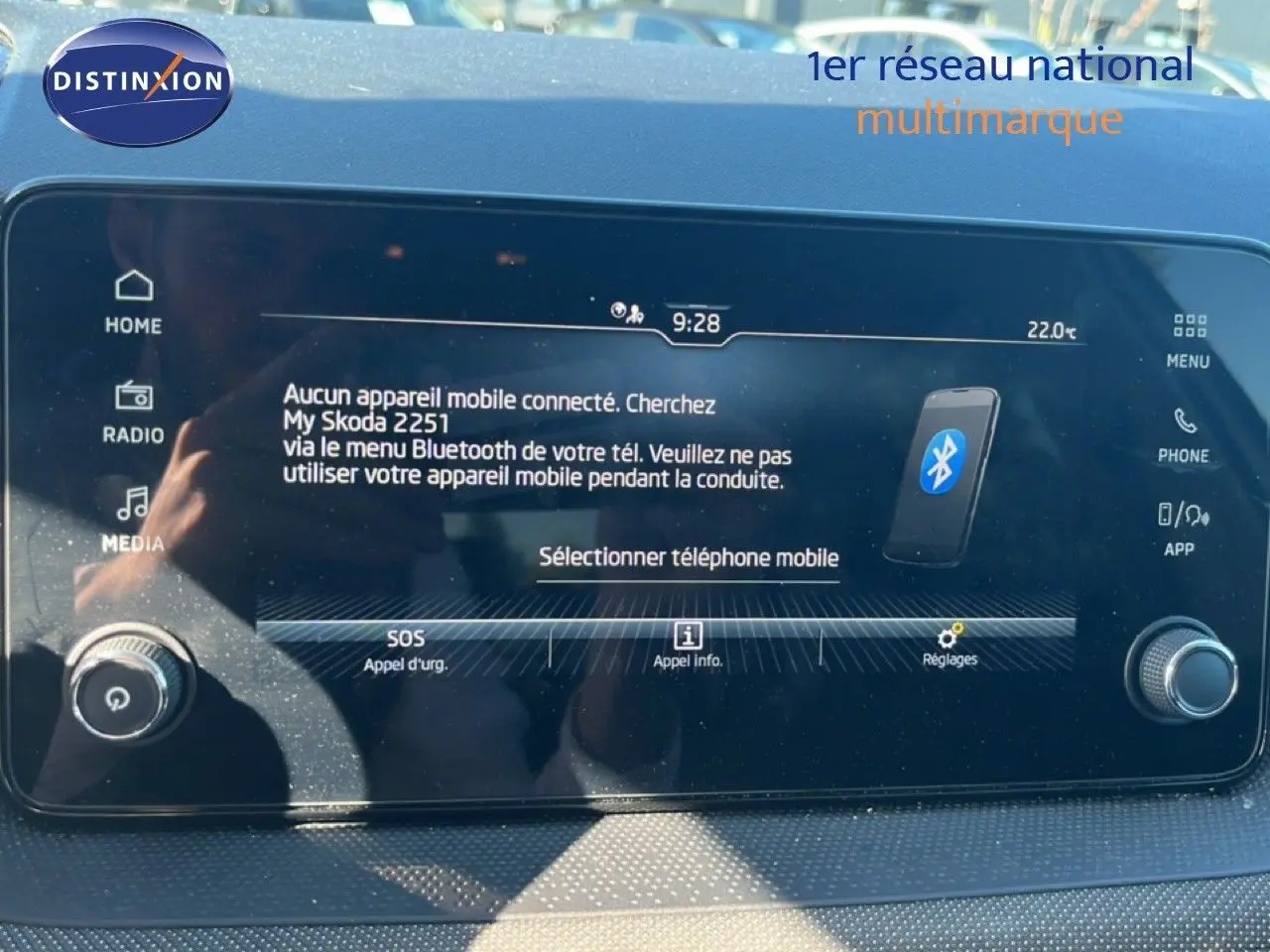 Écran tactile central de la Skoda Fabia 2025 affichant le menu Bluetooth, intérieur gris noir visible.