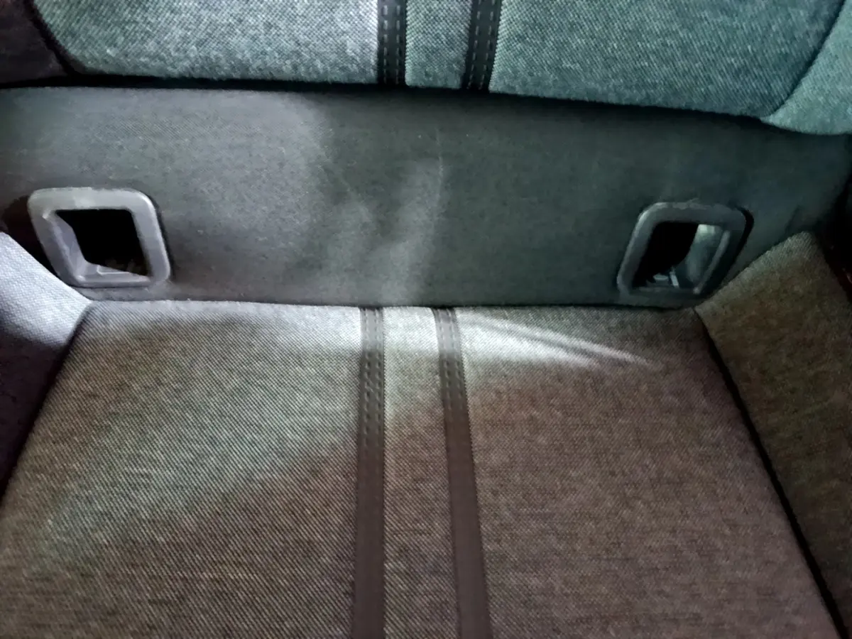 Détail de la banquette arrière grise avec fixation Isofix du SEAT Ateca 2.0 TDI 150 DSG7 2022.