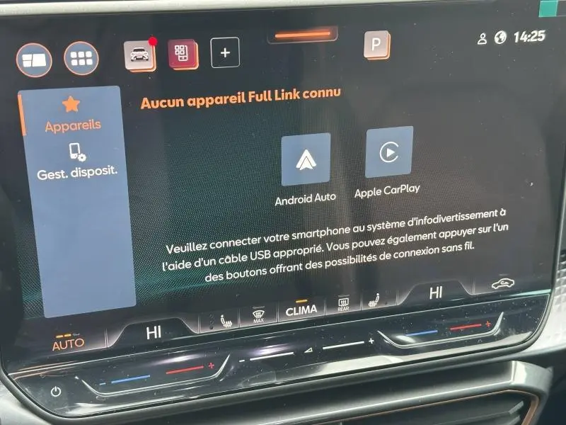 Écran tactile central du système d'infodivertissement CUPRA Formentor 2.0 TDI 2026 avec interface Android Auto et Apple CarPlay.