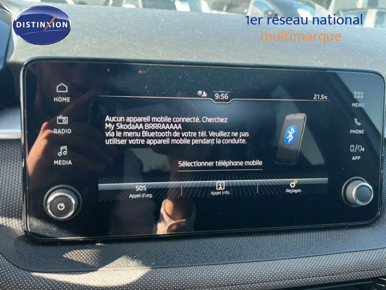 Écran tactile central de la Skoda Fabia 2025 en Reflex Silver, affichant le menu Bluetooth et les options multimédia.