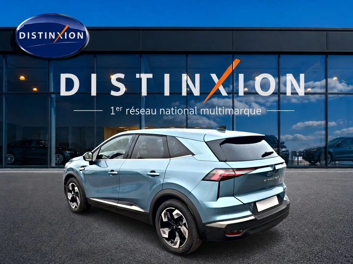Renault Symbioz bleu mercure en 3/4 arrière droit, avec jantes alliage et vitres arrière surteintées.