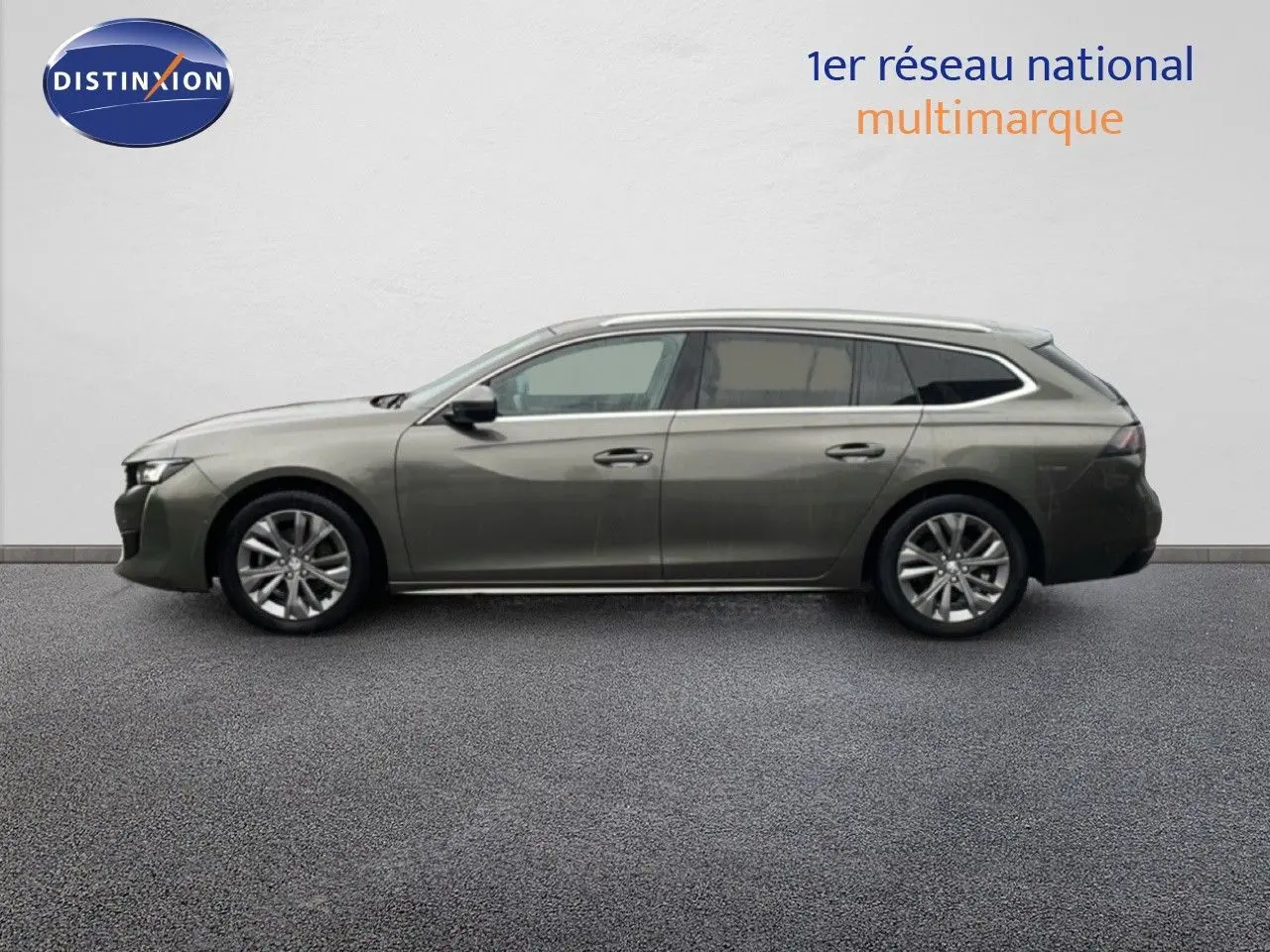 Peugeot 508 SW gris Amazonite métal vue de profil côté gauche sur fond neutre, break élégant et moderne.