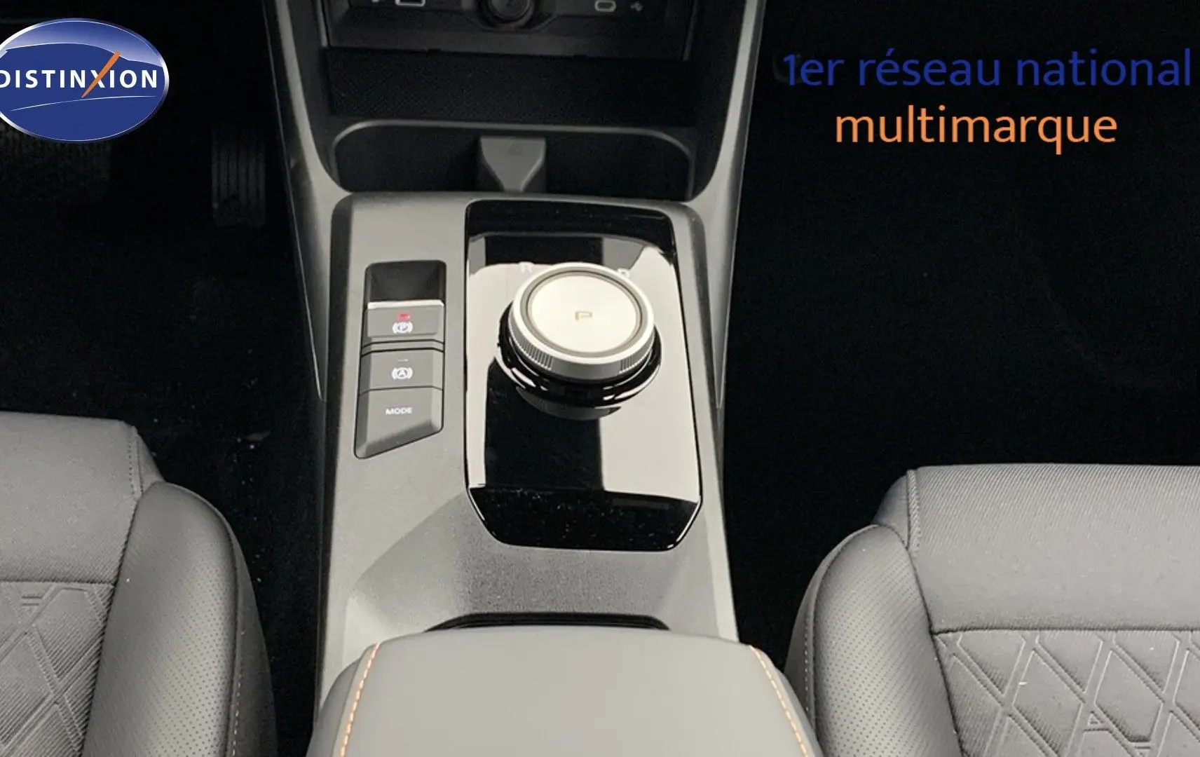 Vue intérieure centrée sur la console centrale du MG3 2026 avec boîte automatique et sièges en similicuir noir.