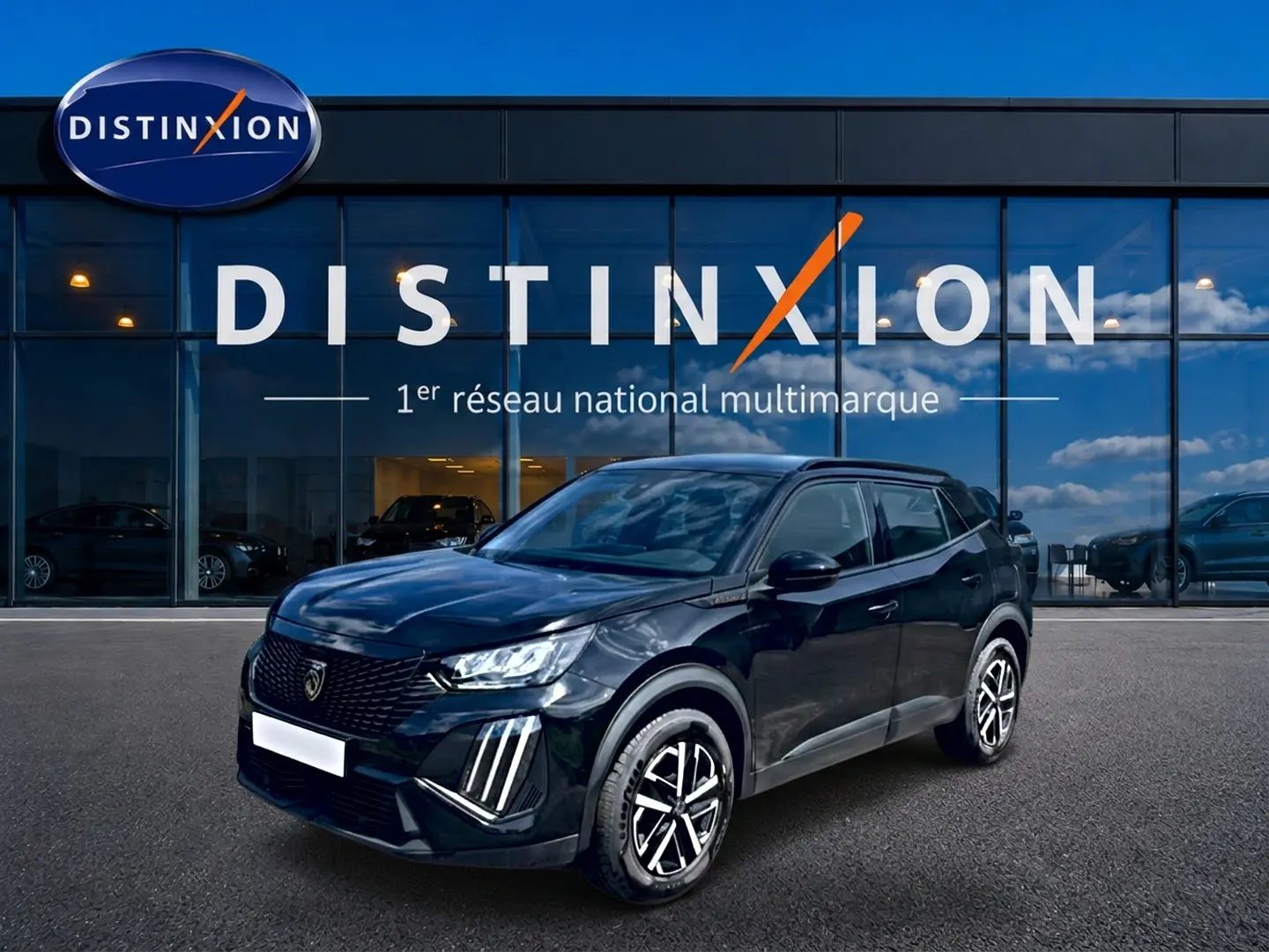 Peugeot 2008 noir vue 3/4 avant droit, avec feux LED distinctifs et jantes alliage modernes.