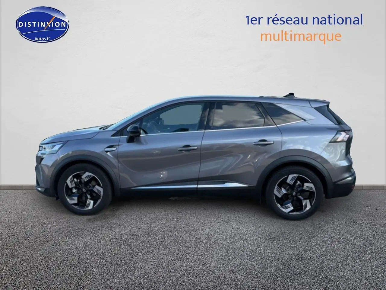 Profil droit du Renault Symbioz gris 2025 avec jantes noires et toit surélevé, sur fond neutre.