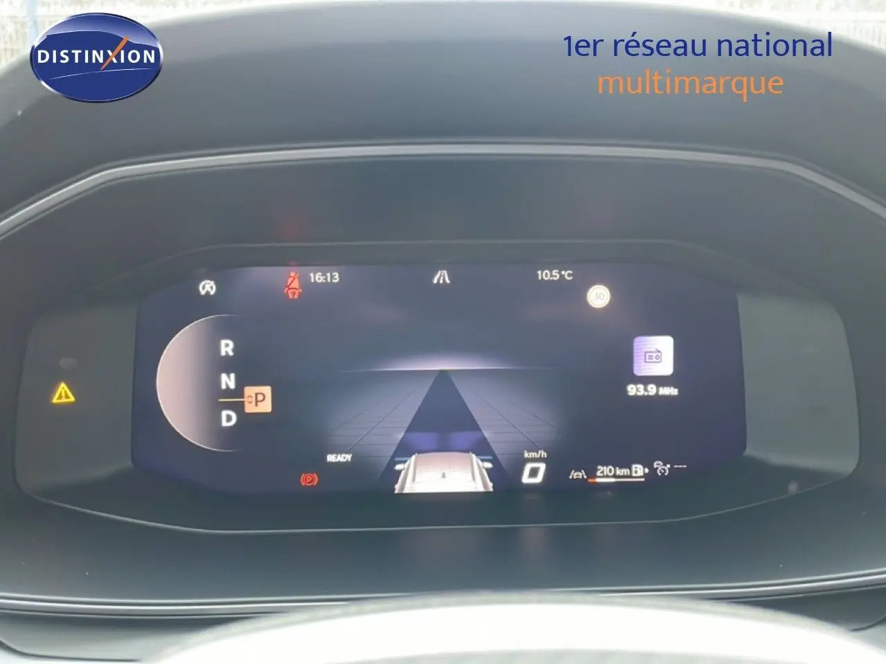 Affichage numérique du tableau de bord de la CUPRA Formentor 1.5 eTSI 150CH DSG7, vue frontale du combiné d'instruments.