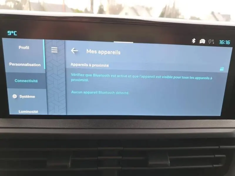 Écran tactile intérieur du Citroën Jumpy 2025 affichant le menu de connectivité Bluetooth.
