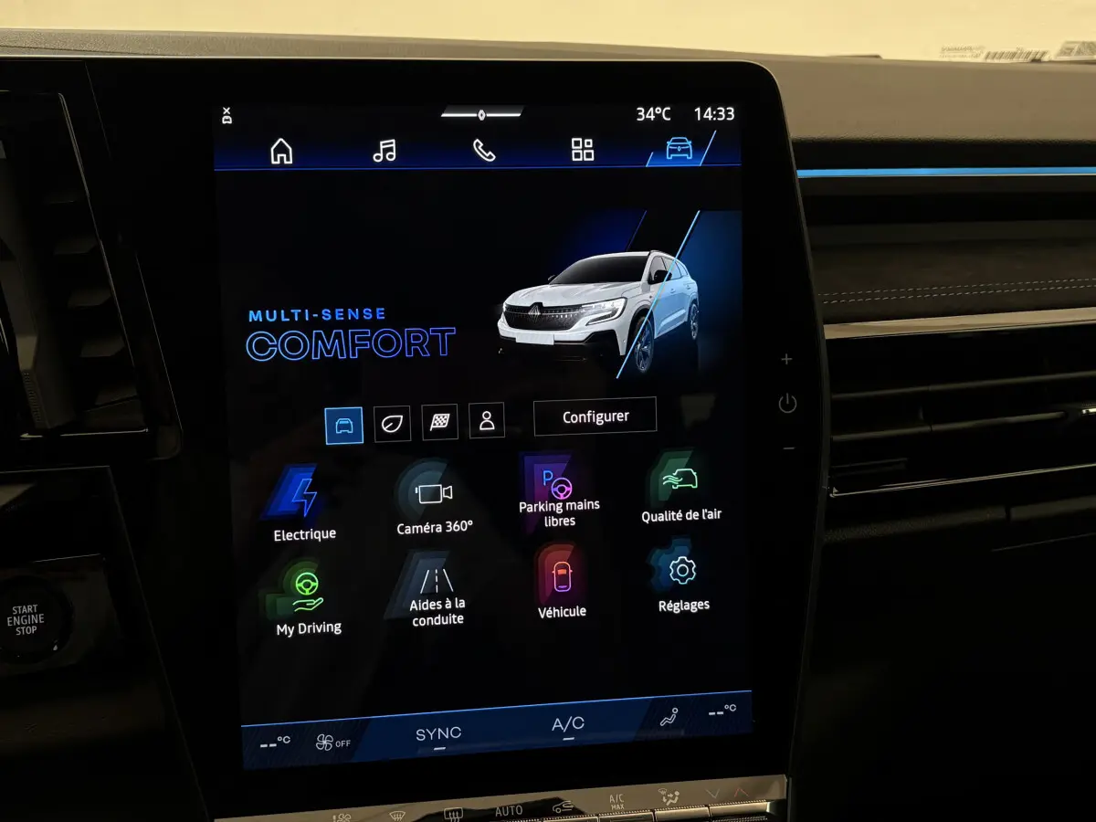 Écran tactile central de la Renault Espace blanc 2025 affichant le mode confort et options de conduite.