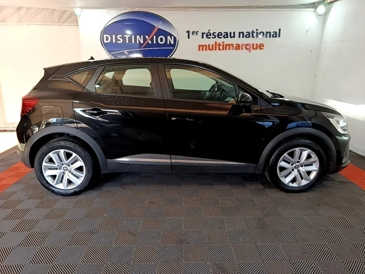 Profil côté gauche d'un Renault Captur Business noir 2021, avec jantes alliage et rétroviseurs noirs brillants.