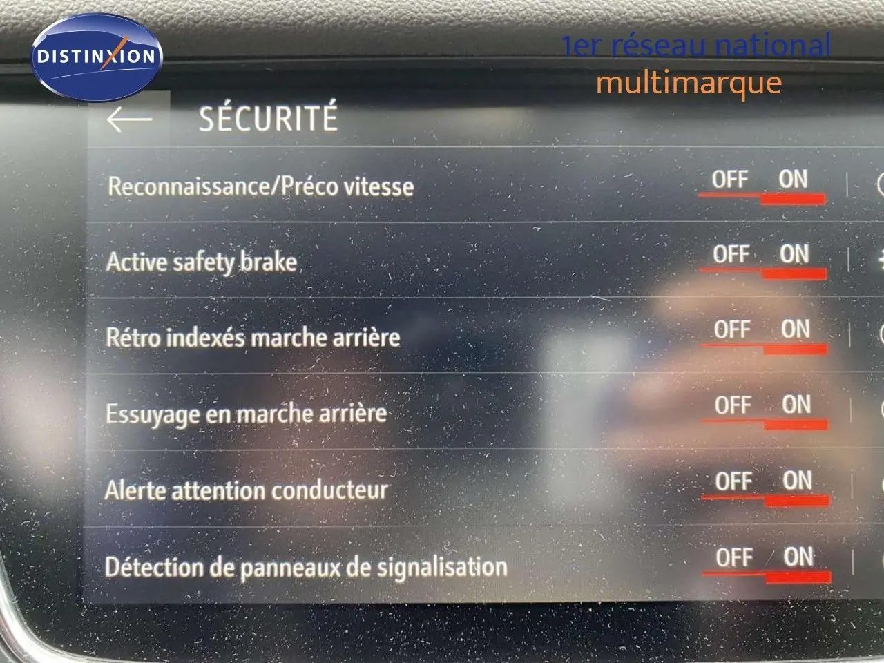 Écran de réglages sécurité du tableau de bord de l’Opel Grandland X 1.6 Hybrid Turbo 2021, interface en français.