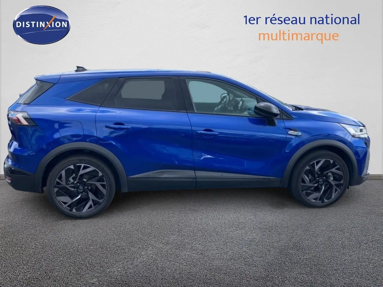 Profil droit du Renault SYMBIOZ E-TECH Full Hybrid 145ch en bleu Iron Metal avec jantes noires et détails noirs contrastants.