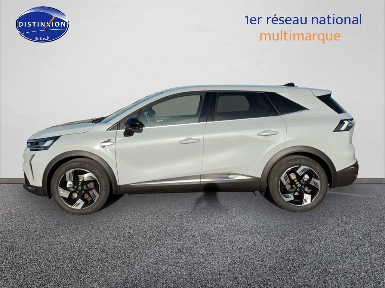 Renault Symbioz gris rafale vu de profil côté gauche, avec jantes alliage noires et vitres surteintées.
