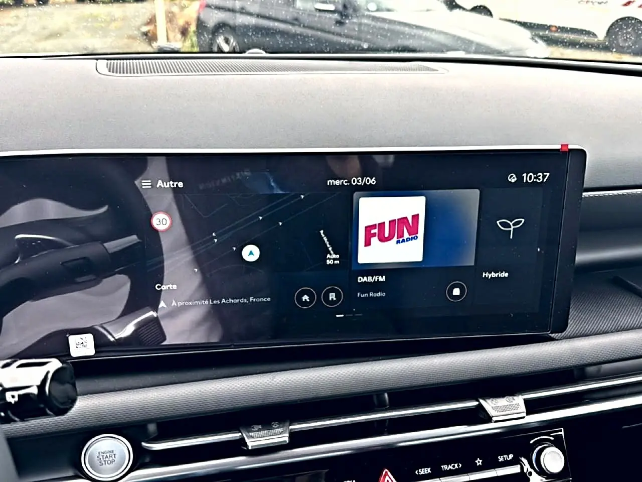 Écran tactile 12,3 pouces du tableau de bord du Hyundai Tucson 2026, affichant navigation et radio Fun.