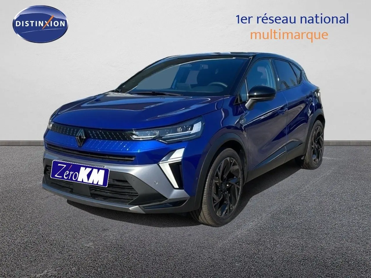 Renault Captur E-Tech hybride 2025 bleu Iron Metal avec toit noir, vue 3/4 avant côté droit, jantes noires distinctives.