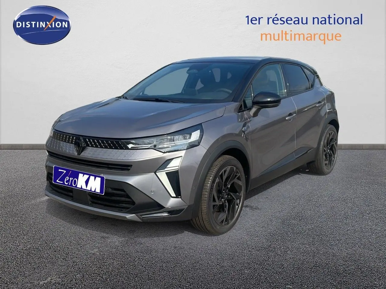 Renault Captur E-Tech hybride gris cassiopée métal, vue 3/4 avant droit avec toit noir et jantes noires.