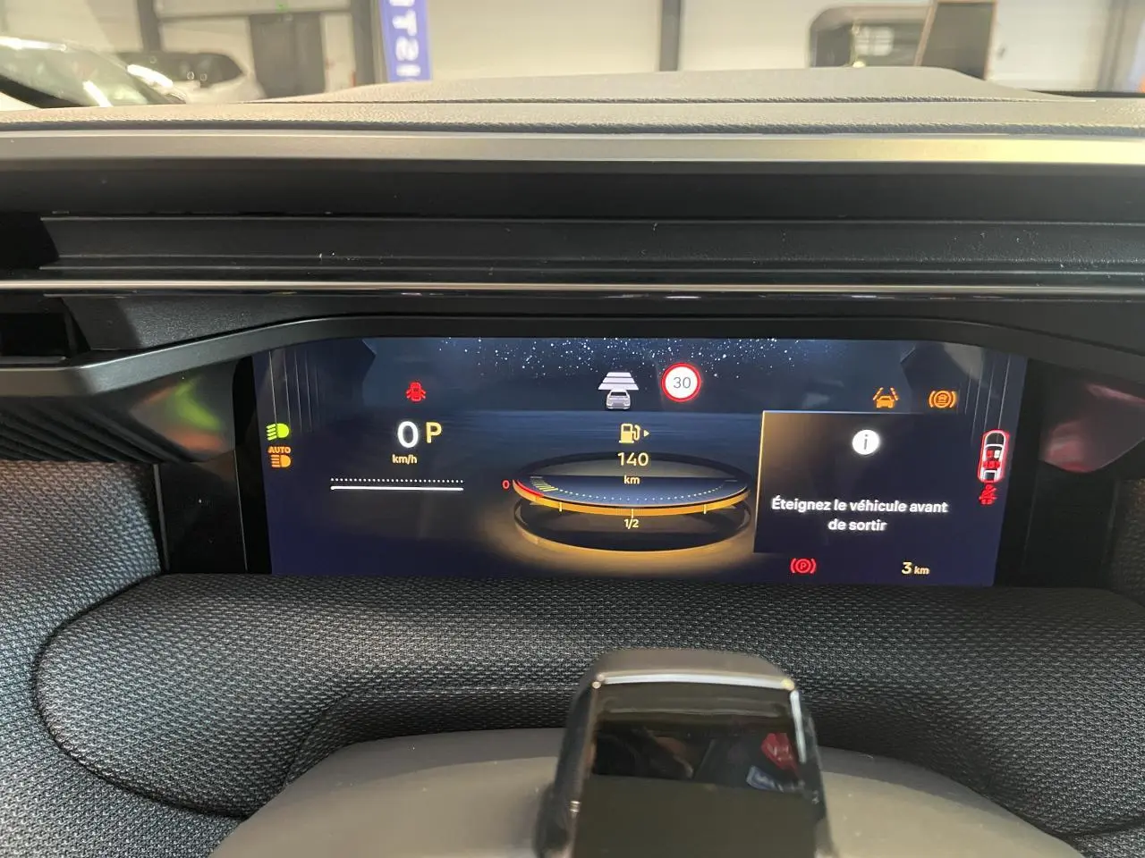 Gros plan sur le tableau de bord numérique du Citroën C5 Aircross 2026, affichage moderne et épuré.