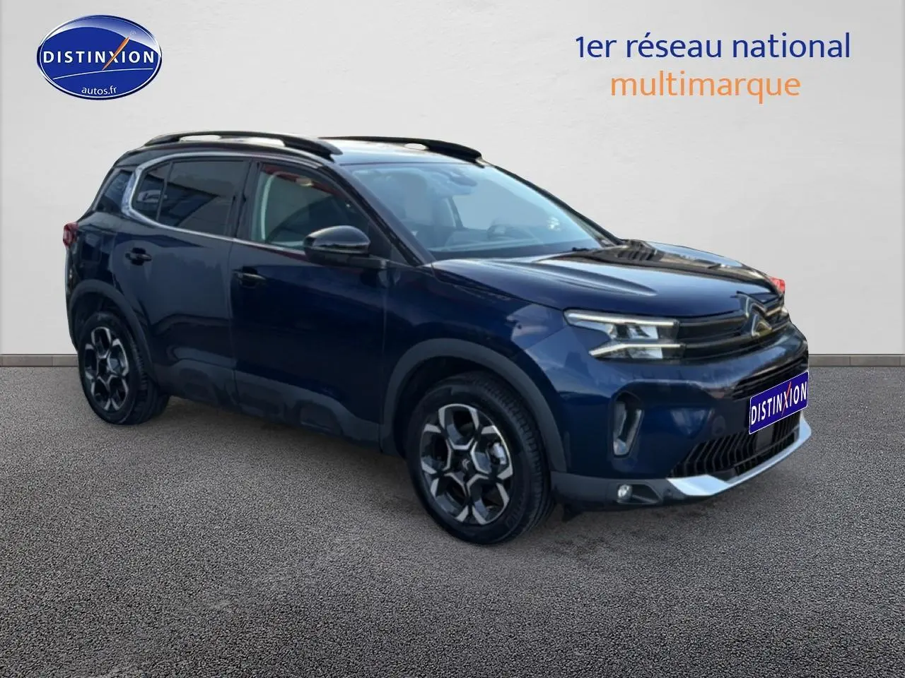 Citroën C5 Aircross bleu eclipse en 3/4 avant droit, avec jantes alu et toit noir contrasté.