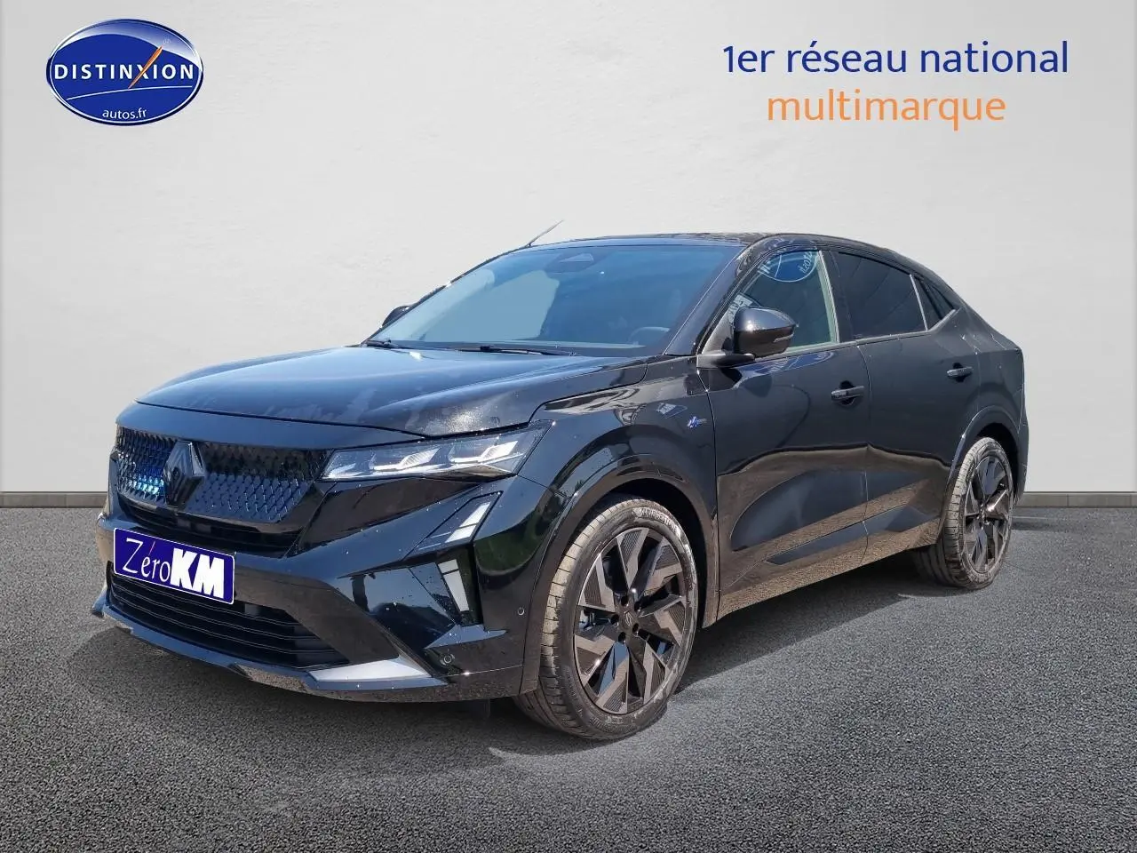 Renault Rafale 2025 noir étoile en 3/4 avant droit avec jantes alu et calandre moderne noire brillante