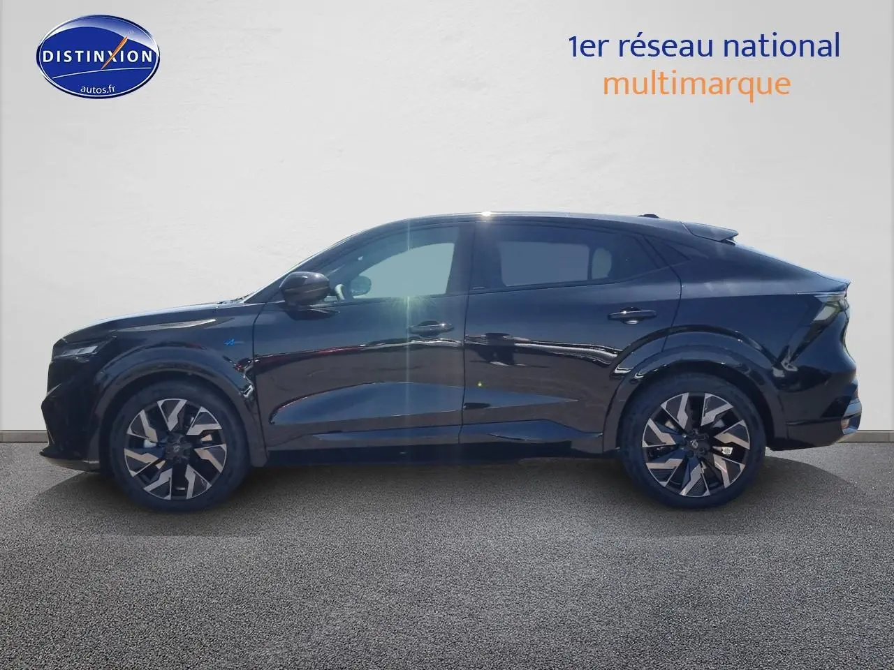 Profil côté gauche du Renault Rafale noir étoile 2025, SUV hybride avec jantes alu et lignes dynamiques.