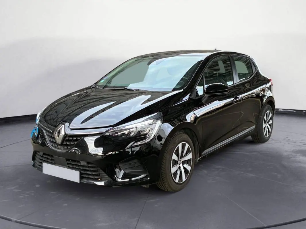 Renault Clio V TCe 90 noir vue 3/4 avant droit, avec calandre chromée et jantes alliage distinctives.