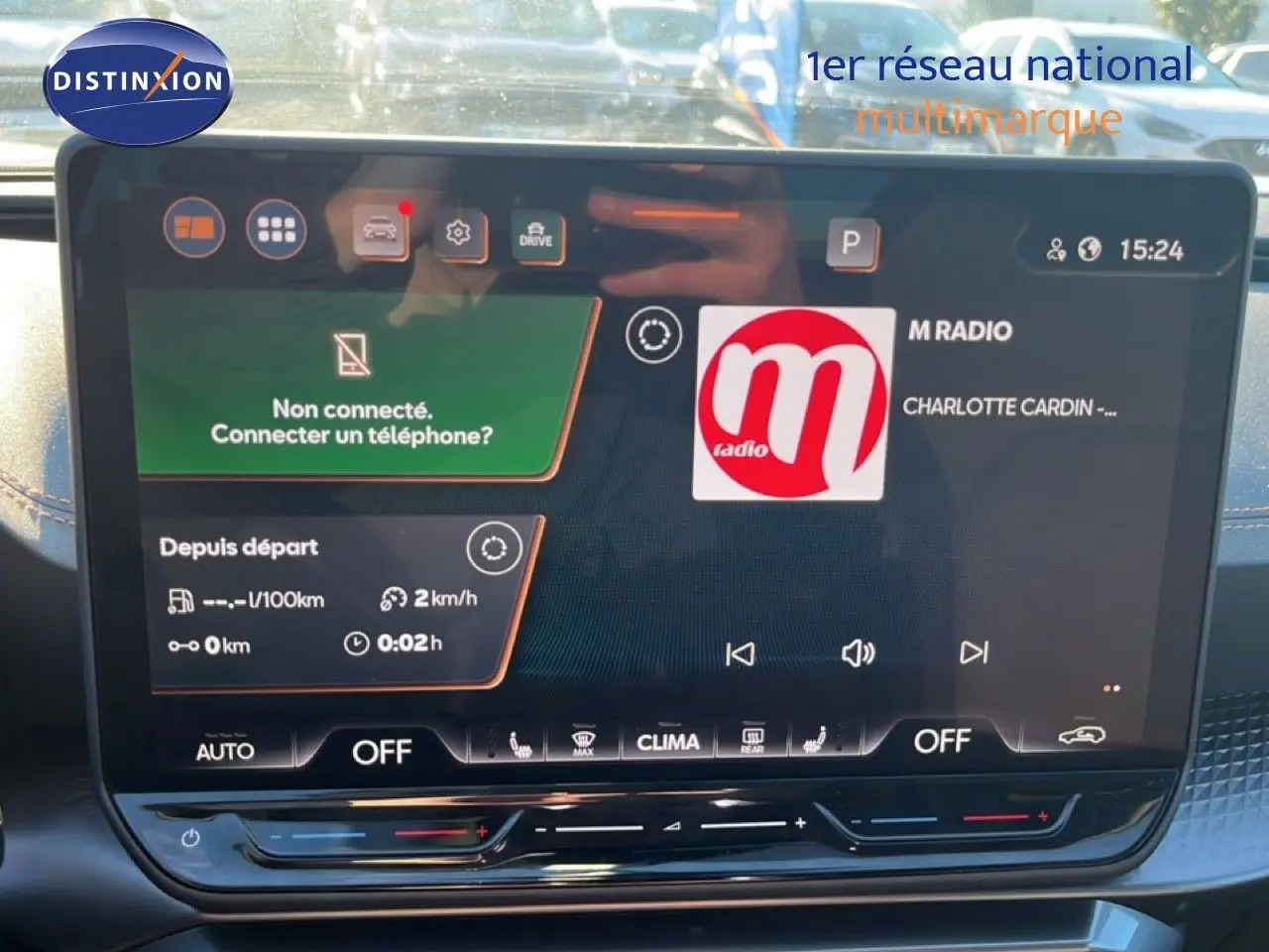 Vue rapprochée de l’écran tactile central du tableau de bord du CUPRA Formentor 2025, affichant l’interface multimédia.