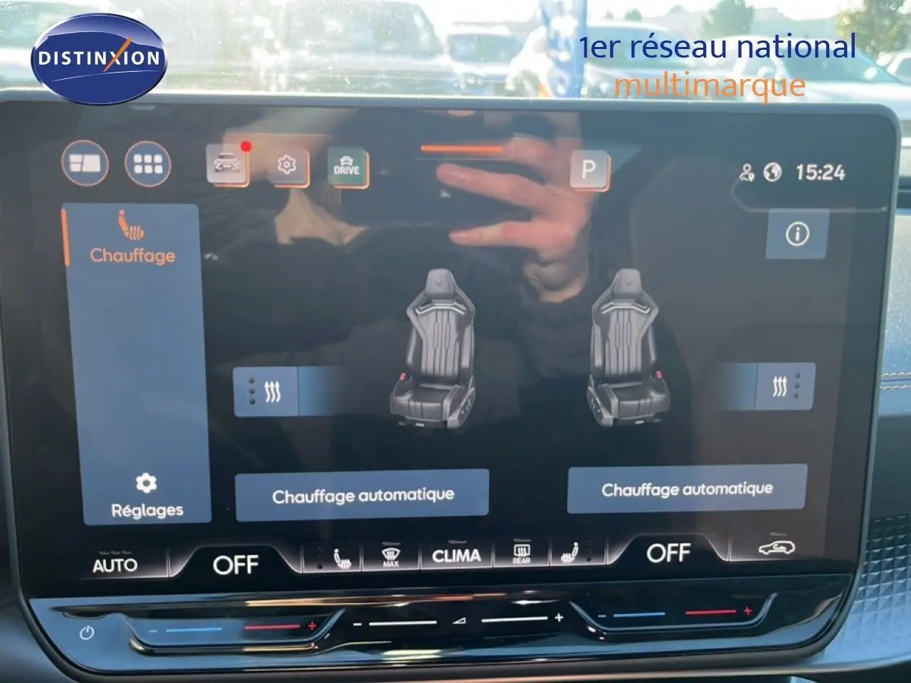 Écran tactile intérieur du CUPRA Formentor gris magentique, affichant les réglages de chauffage des sièges avant.